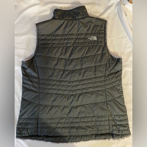 NWOT The North Face Women’s Mossbud Reversible Swirl Vest Black Size XL - Picture 5 of 7